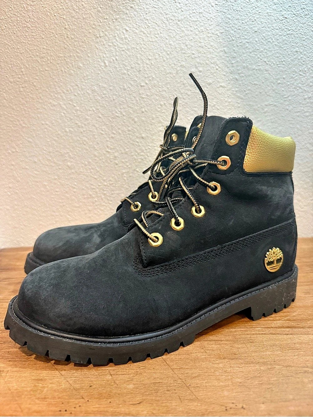 Timberland Grade School 6-Inch Premium Boots Women’s 6 Black Gold Leather Lug So